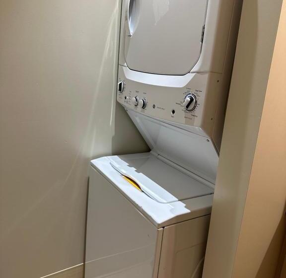 هتل Violetsuitespdx