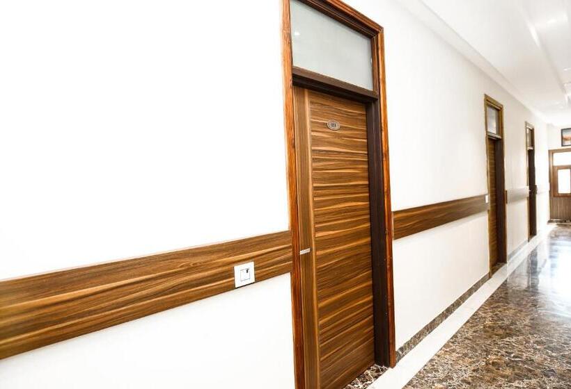 فندق Woodcrest Zirakpur Chandigarh  Best Family