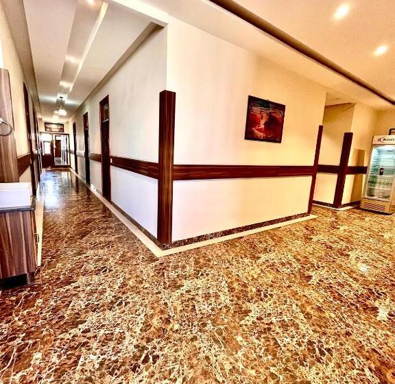 فندق Woodcrest Zirakpur Chandigarh  Best Family