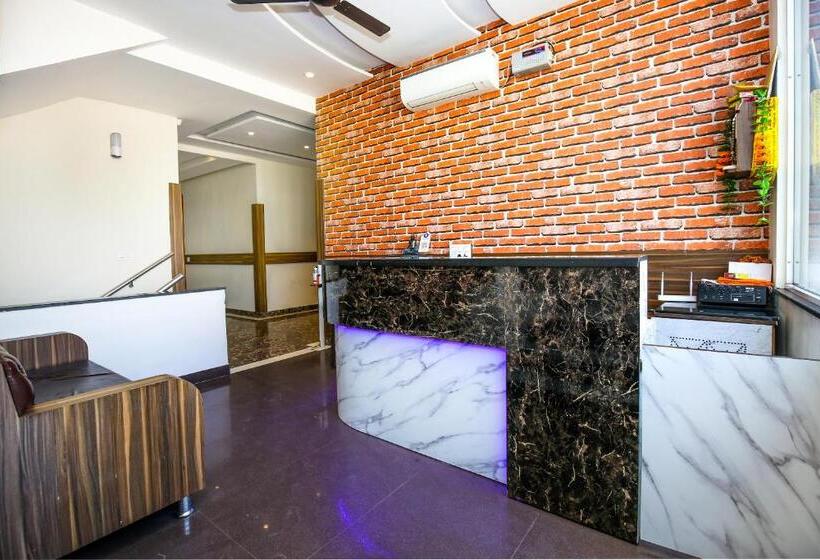 فندق Woodcrest Zirakpur Chandigarh  Best Family