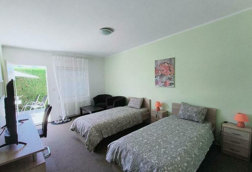 پانسیون Cozy Room With Garden In Bratislava