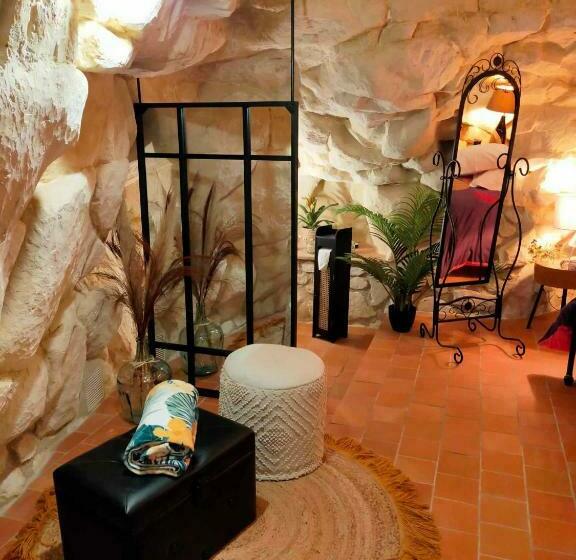 Bed and Breakfast Les Troglos De Cumeray