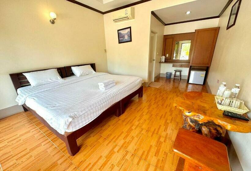 酒店 โรงแรมแสงทองรีสอร์ท