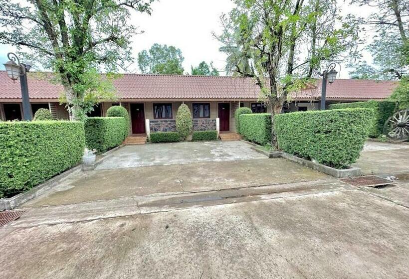 Hotel โรงแรมแสงทองรีสอร์ท