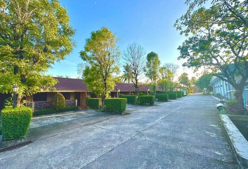 Hotel โรงแรมแสงทองรีสอร์ท