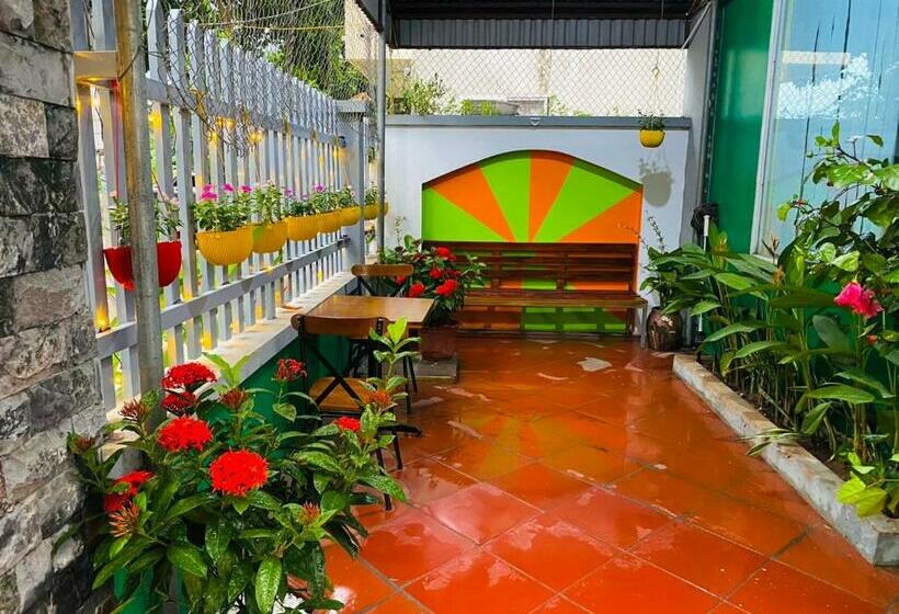 هتل Lion Homestay