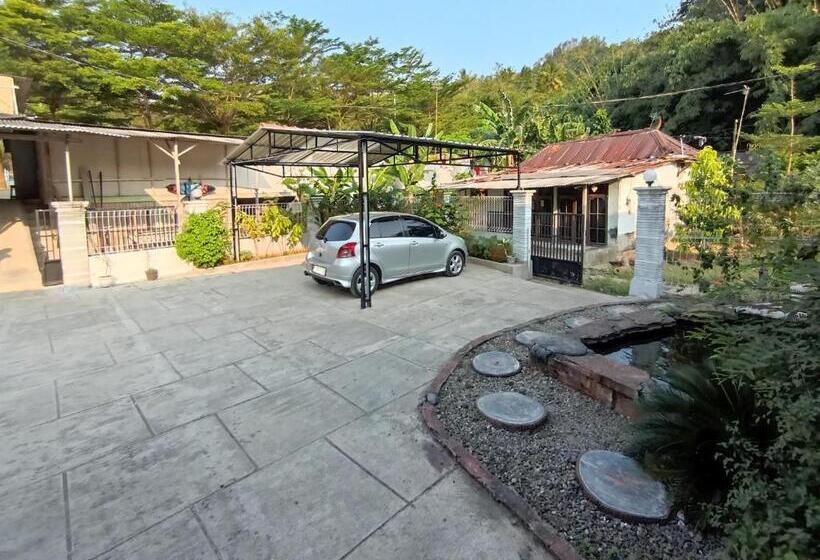 בית מלון כפרי Surya Abadi Homestay Syariah Redpartner