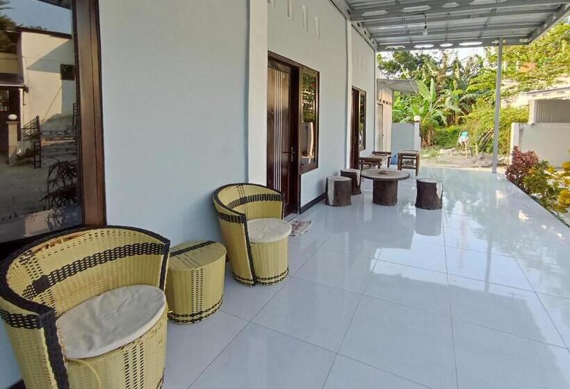 בית מלון כפרי Surya Abadi Homestay Syariah Redpartner