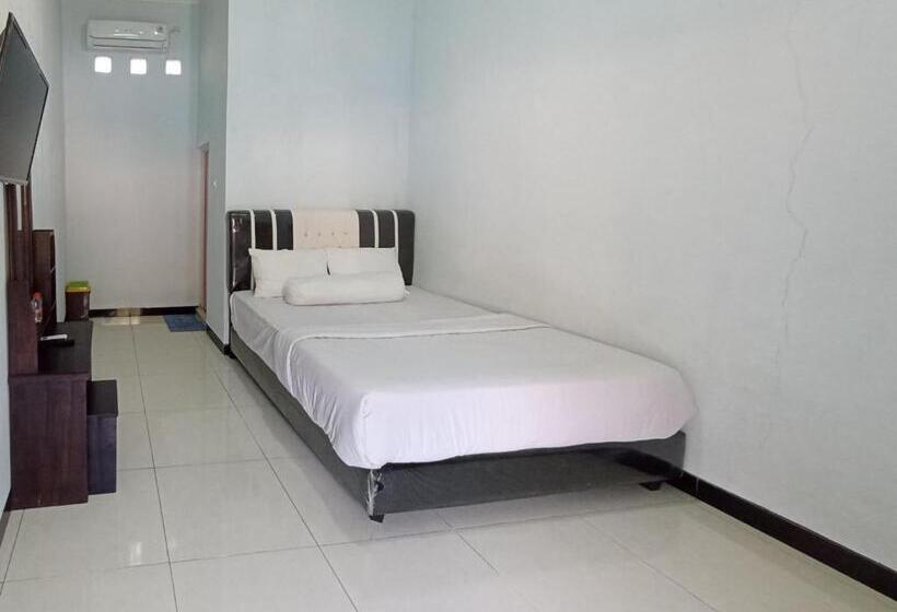 בית מלון כפרי Surya Abadi Homestay Syariah Redpartner