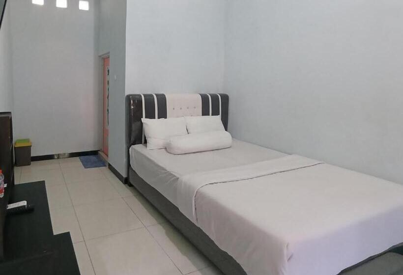 בית מלון כפרי Surya Abadi Homestay Syariah Redpartner