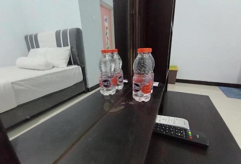 בית מלון כפרי Surya Abadi Homestay Syariah Redpartner