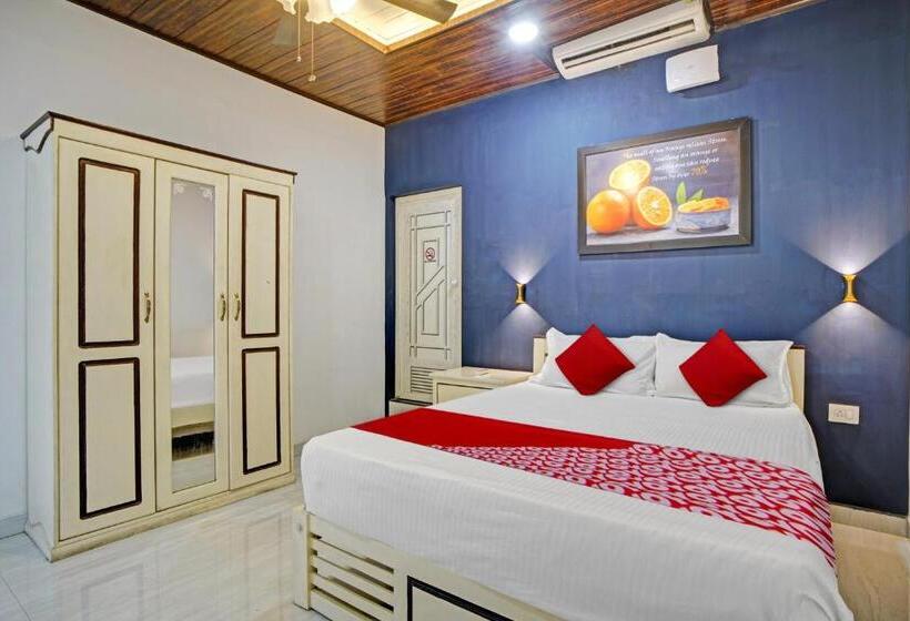 Отель Oyo Flagship The Coffee Club Executive Lodging