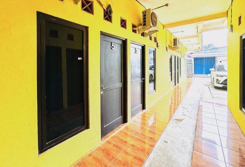 Отель Penginapan Dison Redpartner