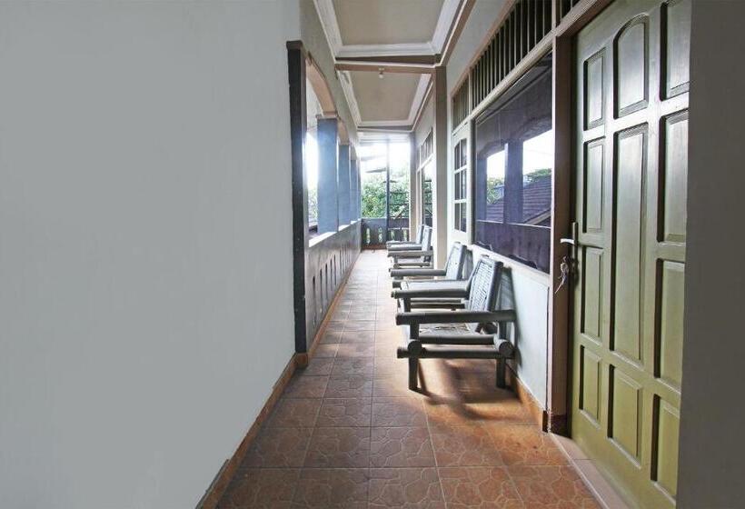 בית מלון כפרי Spot On 92973 Madani Syariah Guesthouse