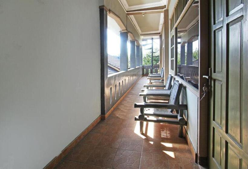 בית מלון כפרי Spot On 92973 Madani Syariah Guesthouse