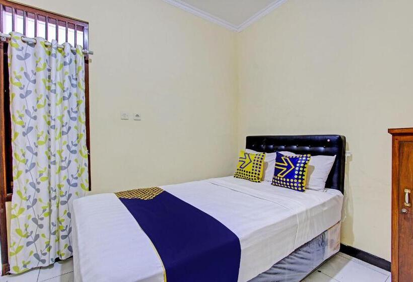 Szálloda Spot On 93007 Guest House Lestari