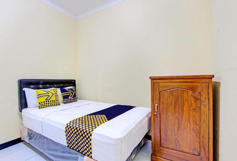 Szálloda Spot On 93007 Guest House Lestari