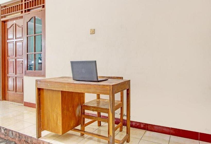 Szálloda Spot On 93007 Guest House Lestari