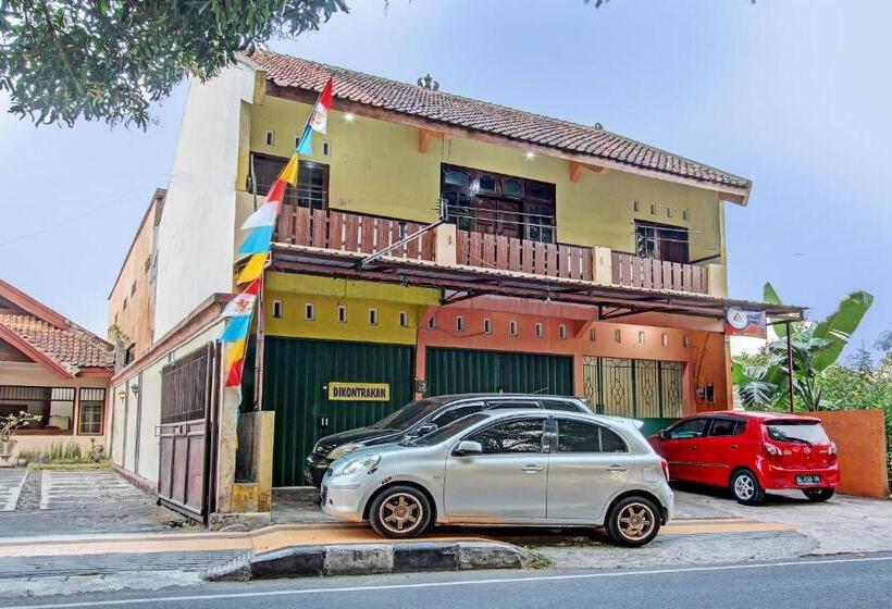 فندق Spot On 93007 Guest House Lestari