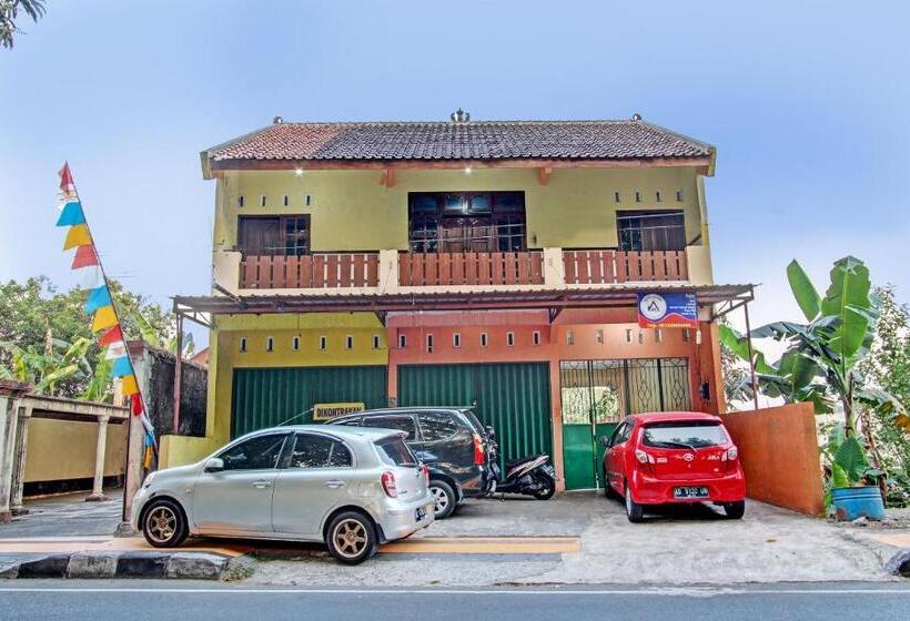 Szálloda Spot On 93007 Guest House Lestari