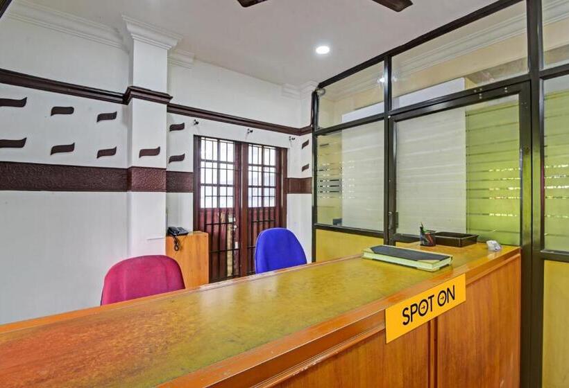 Отель Spot On Vinayaka Tourist Home