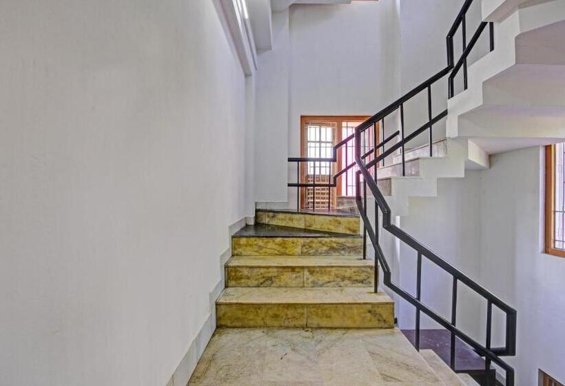 Отель Spot On Vinayaka Tourist Home