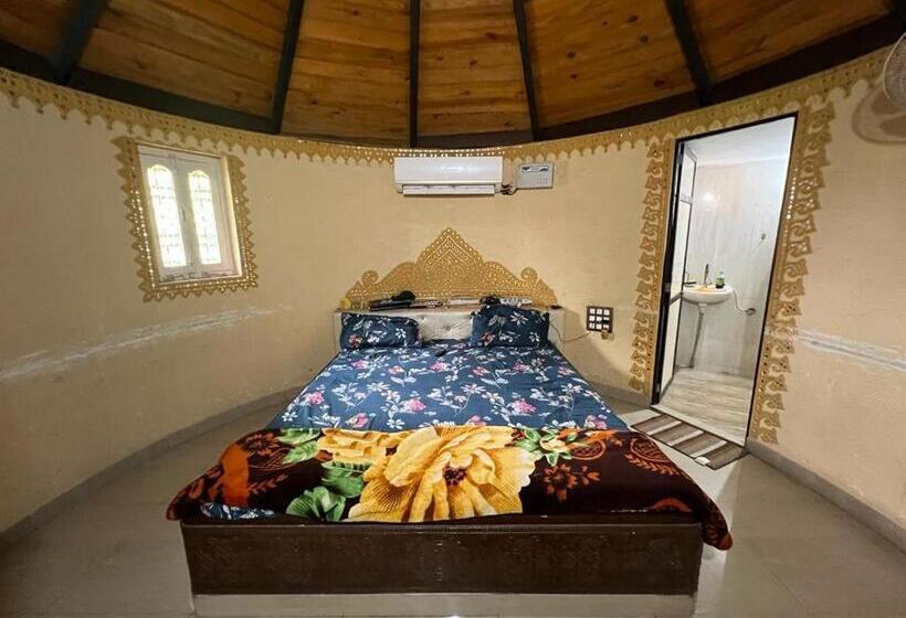 호텔 The Kutch House