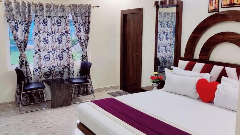 리조트 The Monarch Garden