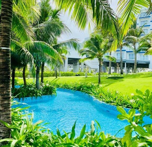 Arena Cam Ranh Beach Resort