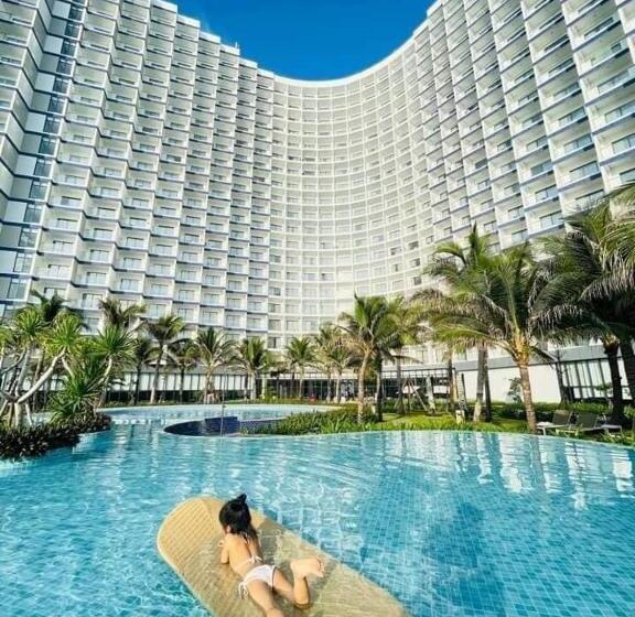 Arena Cam Ranh Beach Resort