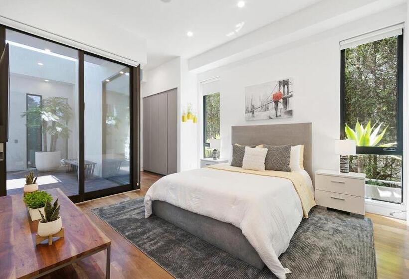 ベッドアンドブレックファースト West Hollywood Modern Luxury 5 Br Villa Sleeps 10