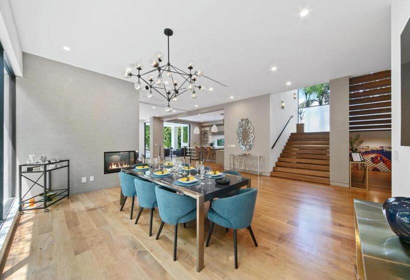 ベッドアンドブレックファースト West Hollywood Modern Luxury 5 Br Villa Sleeps 10