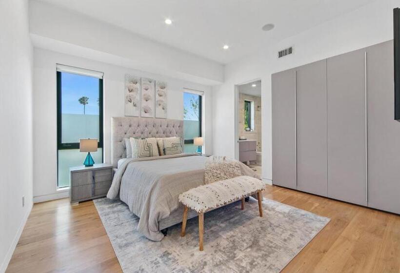 ベッドアンドブレックファースト West Hollywood Modern Luxury 5 Br Villa Sleeps 10
