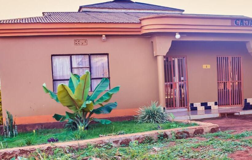 فندق Cajanus Inn Karatu