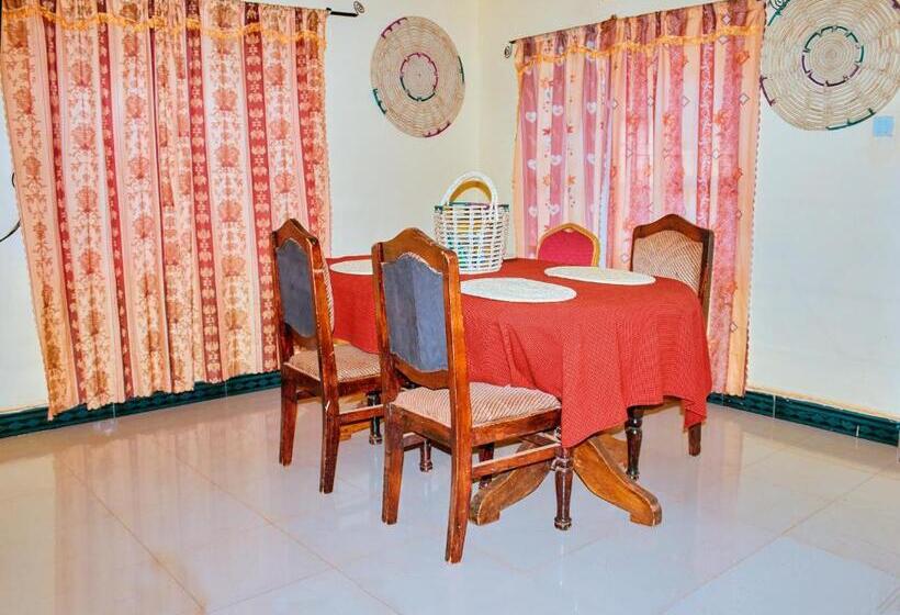 فندق Cajanus Inn Karatu