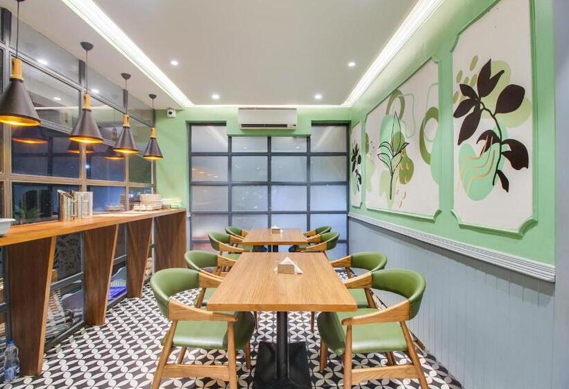 ホテル Collection O Avasa Grand