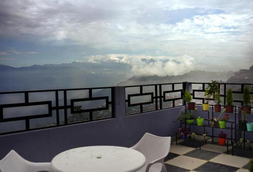 هتل Hill Queen Near Sherpa Gumba Darjeeling Mall 5 Min Couple Friendly