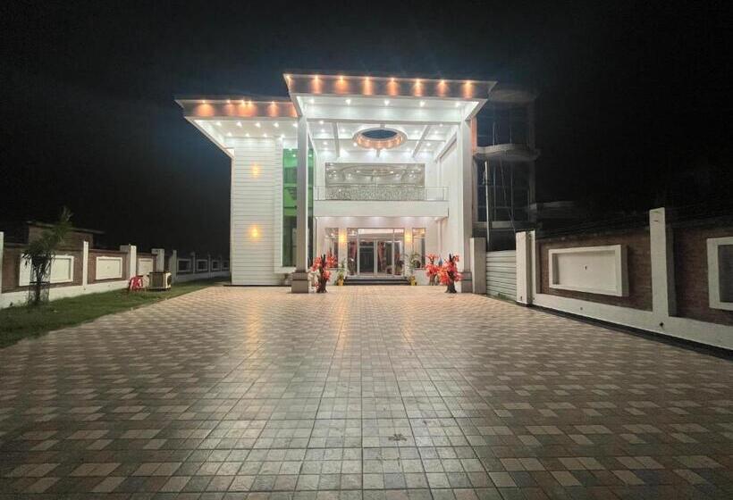 ホテル Jb Square Resort And Lawn