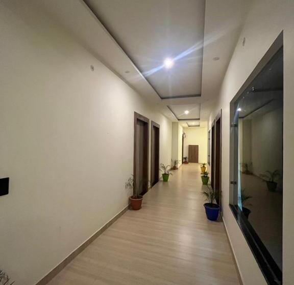 ホテル Jb Square Resort And Lawn