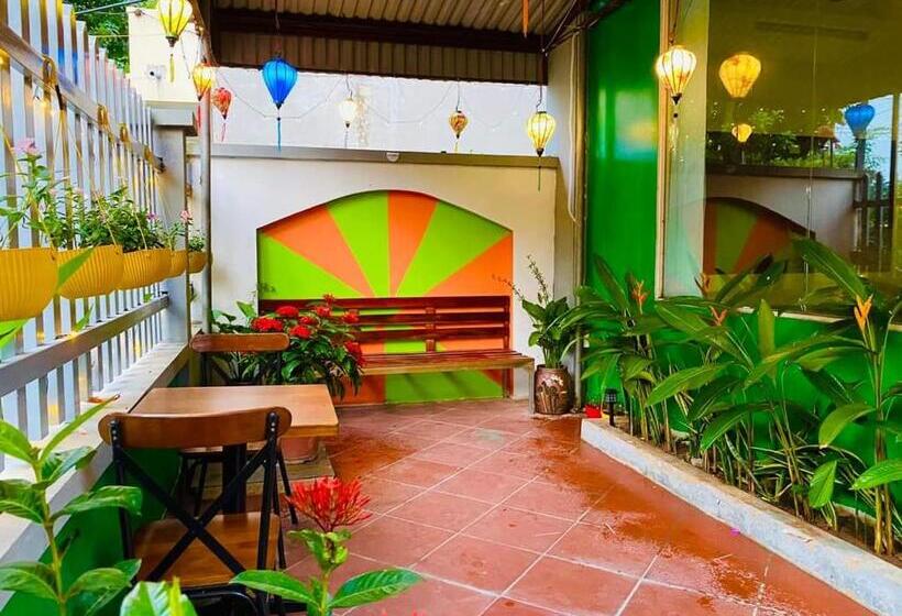 هتل Lion Homestay