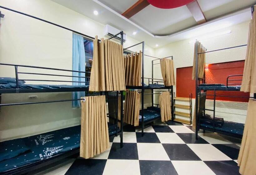 هتل Lion Homestay