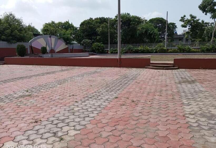 فندق Pritam Park