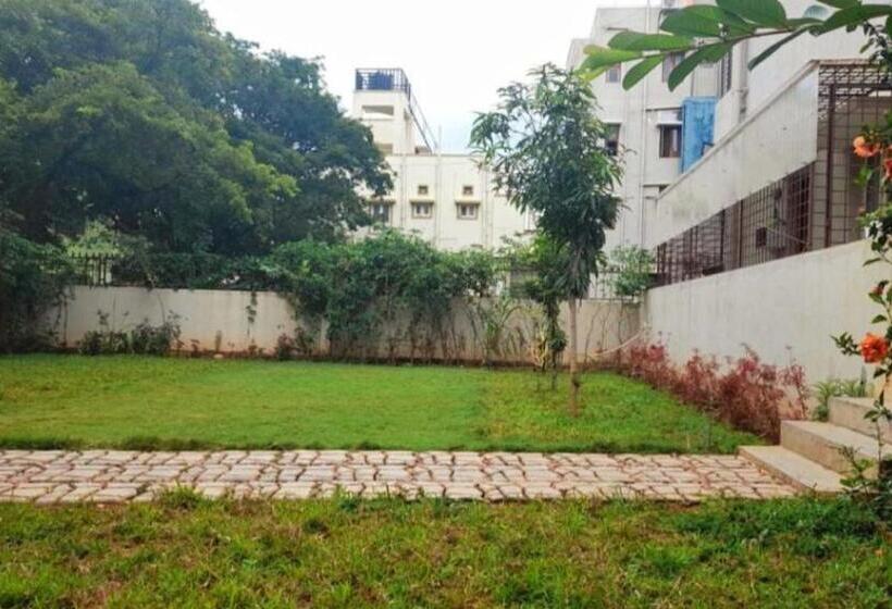 בית מלון כפרי Tulip Villa