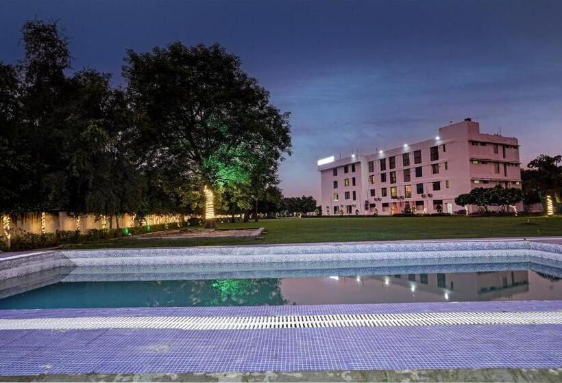 Collection O Riveria Resort