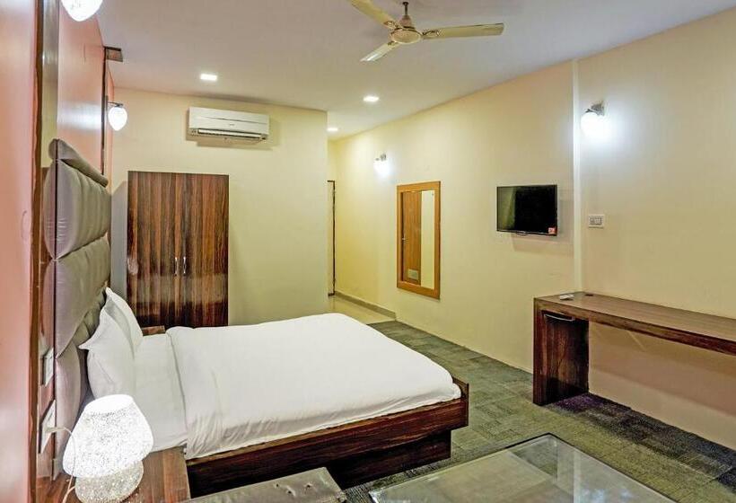 Collection O Riveria Resort