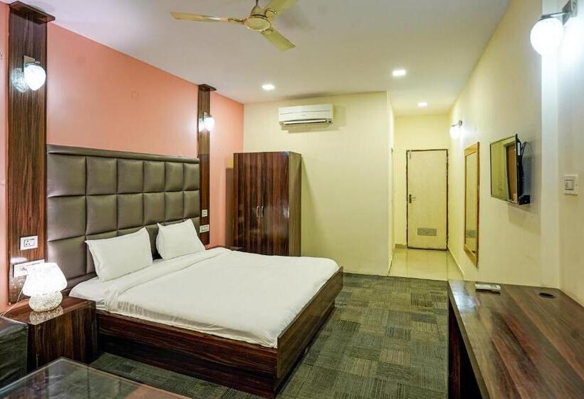 Collection O Riveria Resort