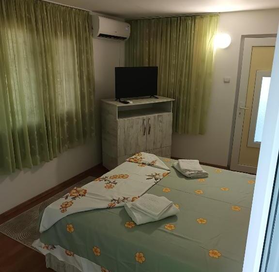 بنسيون La Prietenicu