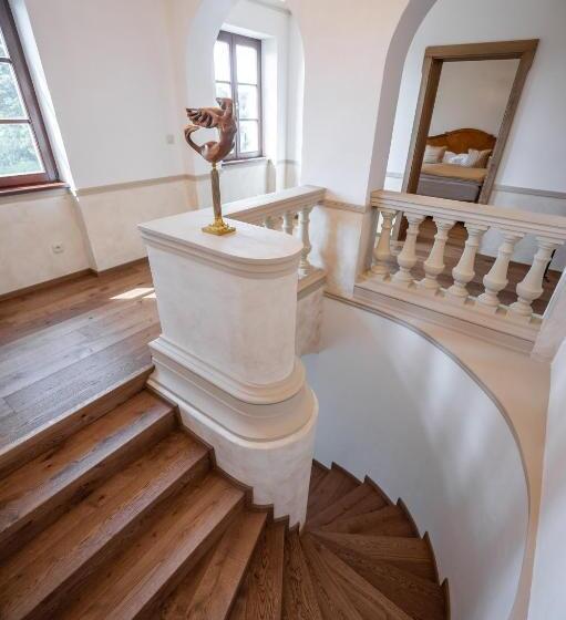 הוסטל Zámeček   Chateau Lány   Depandance Stroodel