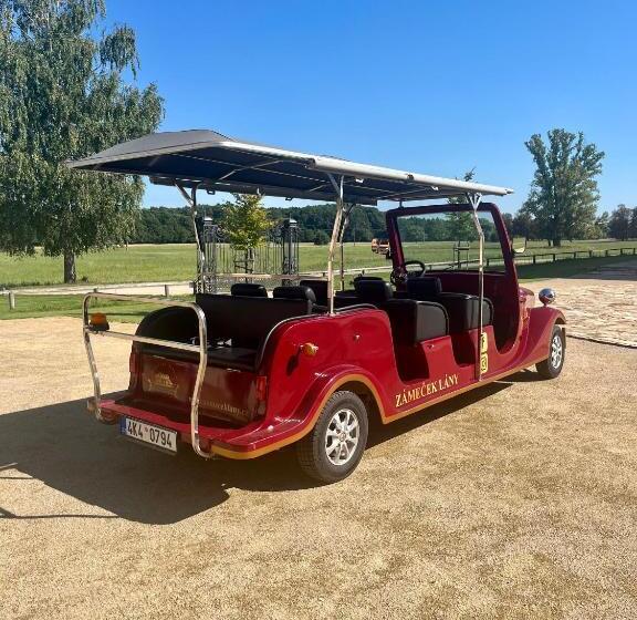 הוסטל Zámeček   Chateau Lány   Depandance Stroodel