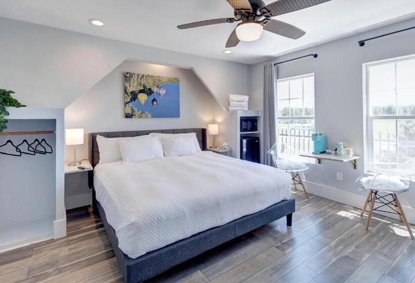 هتل Eagle’s Landing Lodge